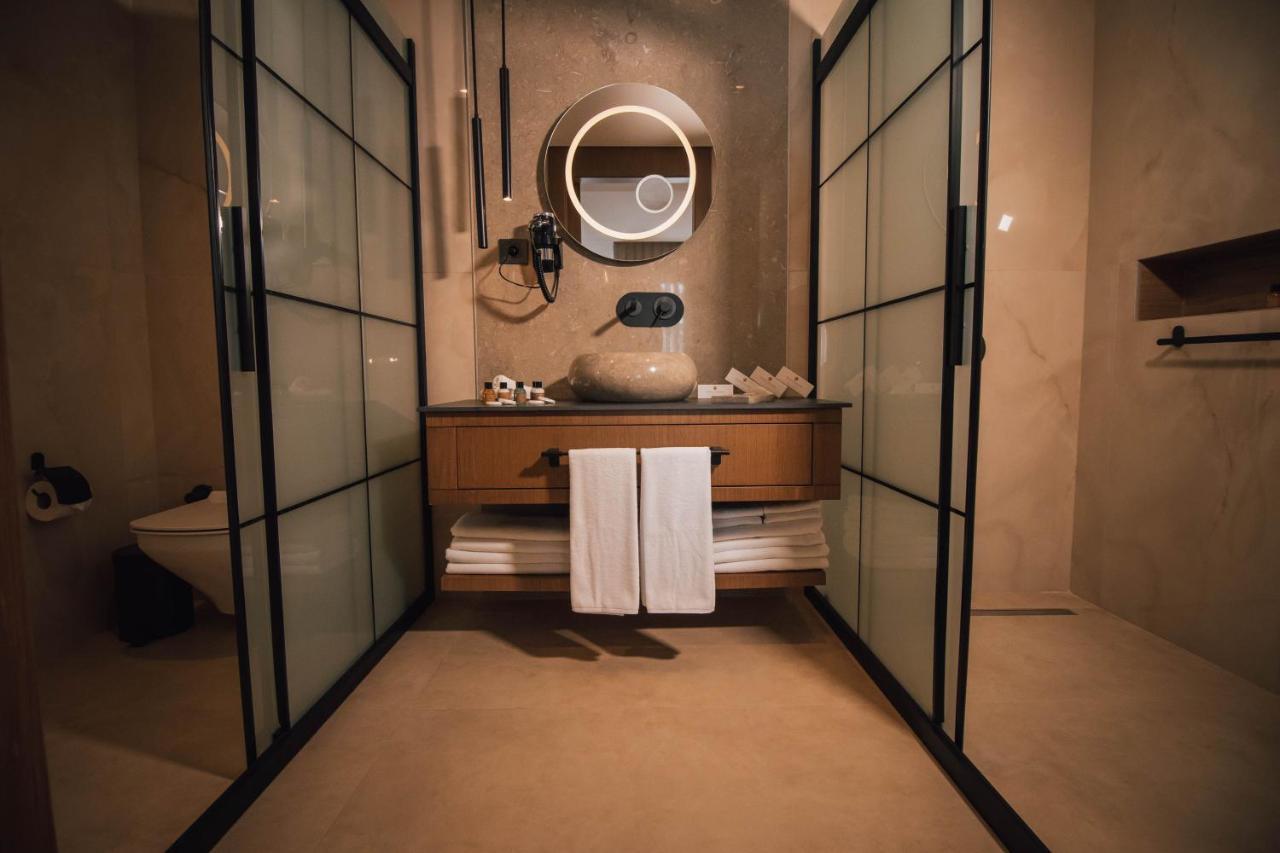 Panagia Premier Trabzon Hotell Eksteriør bilde Bathroom of a suite at the Mandarin Oriental, Munich