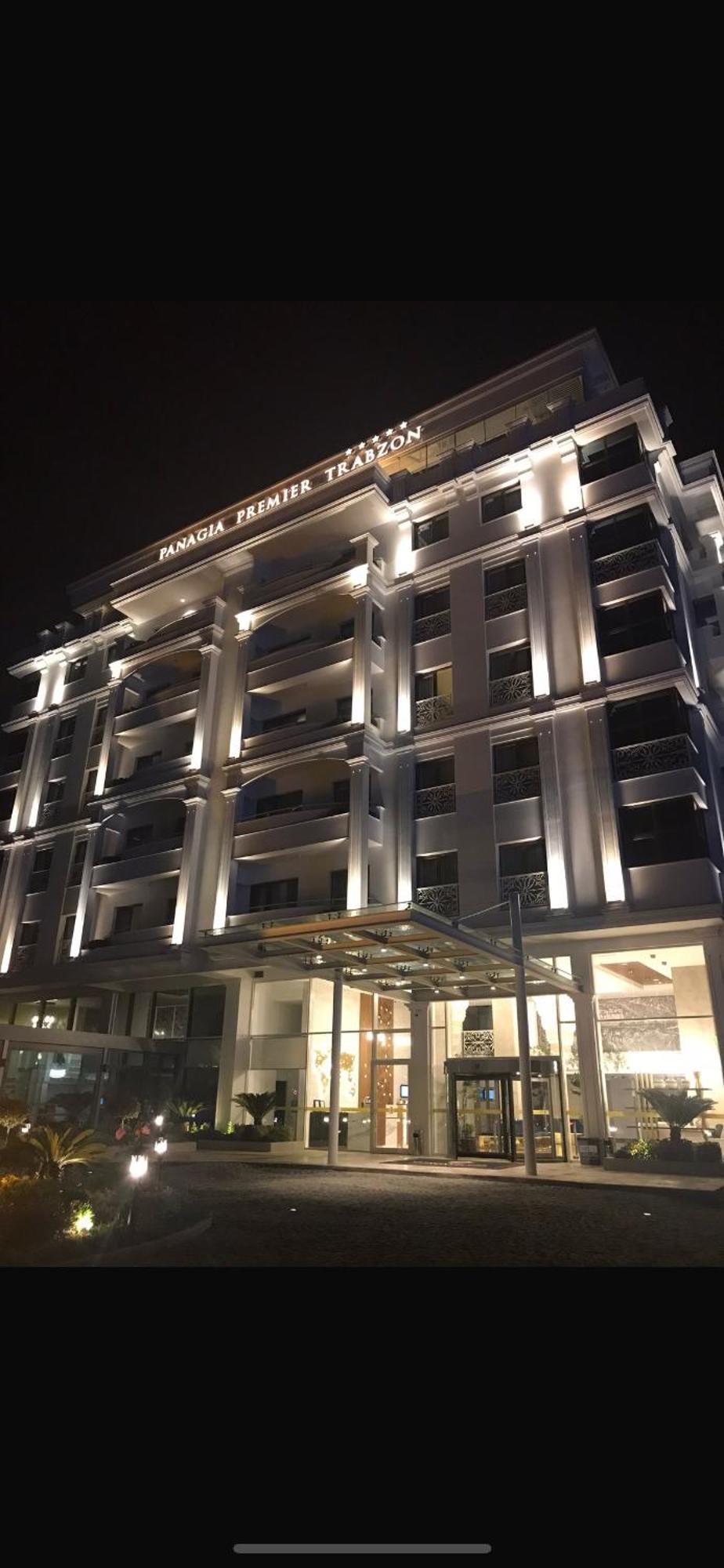 Panagia Premier Trabzon Hotell Eksteriør bilde The hotel at night